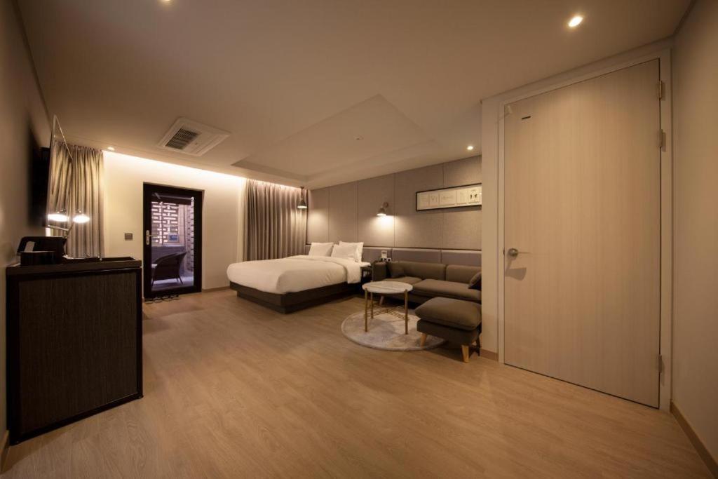 Hound Hotel Yeonsan Busan Eksteriør billede