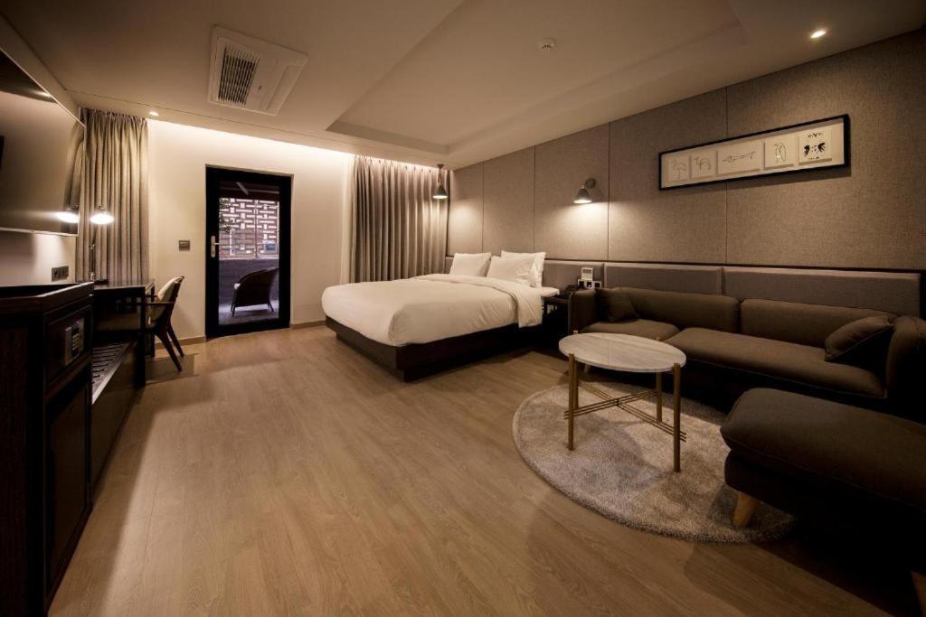 Hound Hotel Yeonsan Busan Eksteriør billede