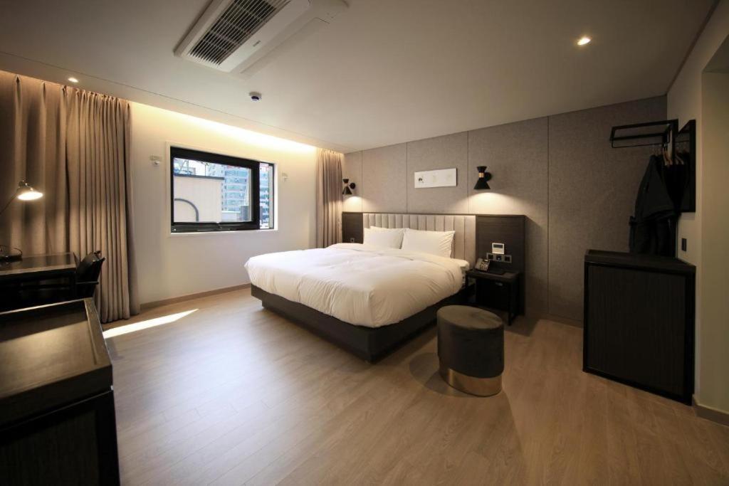 Hound Hotel Yeonsan Busan Eksteriør billede